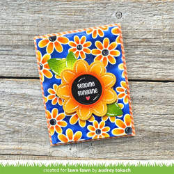 Lawn Fawn Daisy Bloom Background Stencil 3pz