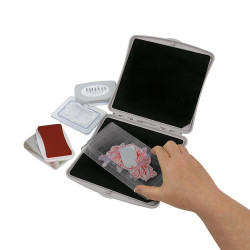 Tonic Studios Nuvo Stamp Cleaning Pad