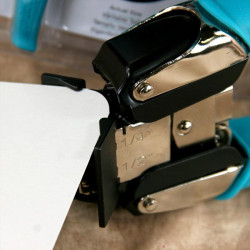 We R Memory Keepers Crop-A-Dile Corner Chomper Tool Rounded