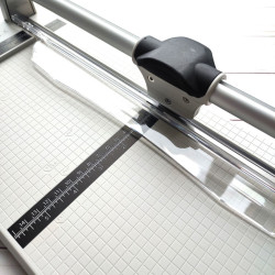Tonic Studios Tim Holtz ROTARY Media Trimmer 31,5cm