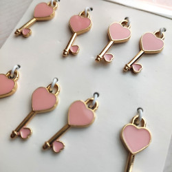 Prima Marketing Magic Love Heart Keys 8pz